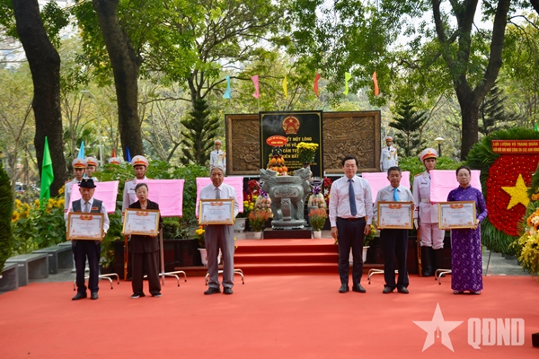 TP Hồ Chí Minh Trao Bằng “Tổ quốc ghi công” đối với 49 liệt sĩ Biệt động Sài Gòn - Gia Định
